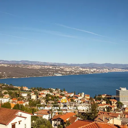 Apartmán Schindler Luxury Penthouse - Sea View Terrace, Pool & Private Parking