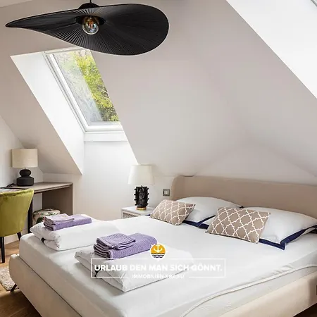 Apartmán Schindler Luxury Penthouse - Sea View Terrace, Pool & Private Parking *