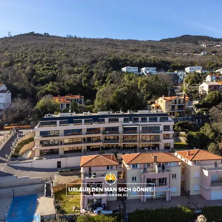 Schindler Luxury Penthouse - Sea View Terrace, Pool & Private Parking Apartmán