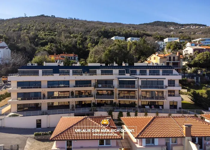 Schindler Luxury Penthouse - Sea View Terrace, Pool & Private Parking *