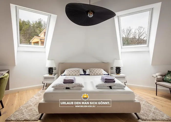 Schindler Luxury Penthouse - Sea View Terrace, Pool & Private Parking Apartman