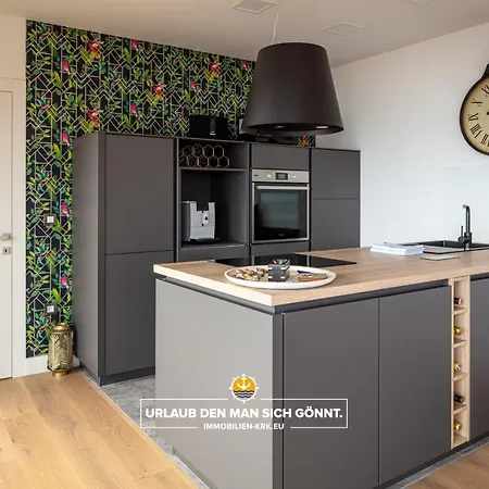 Schindler Luxury Penthouse - Spacious Luxury Penthouse In With Sea View, Pool & Private Garage Lägenhet *