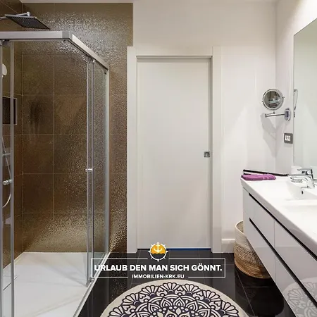 Schindler Luxury Penthouse - Spacious Luxury Penthouse In With Sea View, Pool & Private Garage Lägenhet *