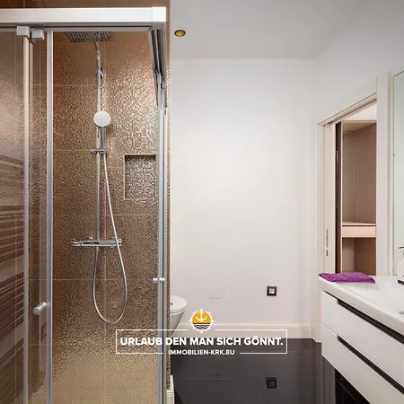 Schindler Luxury Penthouse - Spacious Luxury Penthouse In With Sea View, Pool & Private Garage