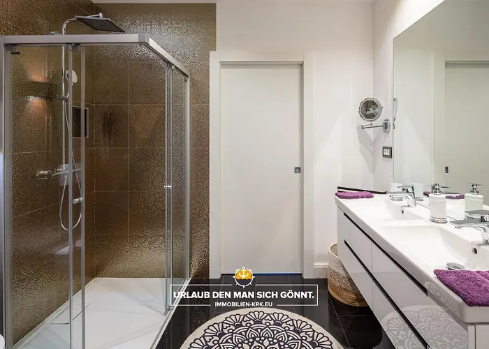 Schindler Luxury Penthouse - Sea View Terrace, Pool & Private Parking דירה *