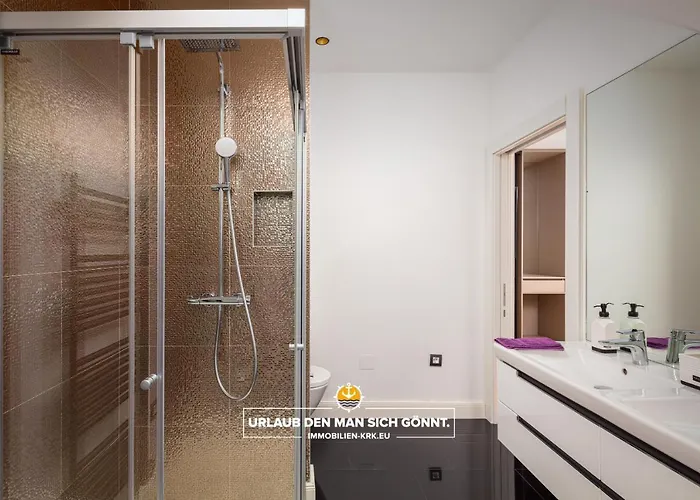 Schindler Luxury Penthouse - Sea View Terrace, Pool & Private Parking